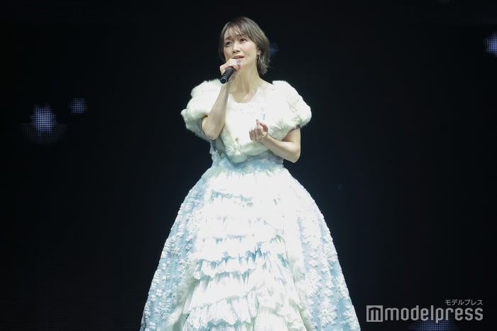 大島優子、AKB48 20周年記念コン登場で Not yet4年ぶり再集結 ソロ曲「泣きながら微笑んで」も披露【20周年記念コンサート】