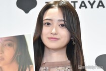 乃木坂46井上和、白ソックス×膝丈衣装で美脚際立つ「お顔小さい」「お人形さんみたい」と反響