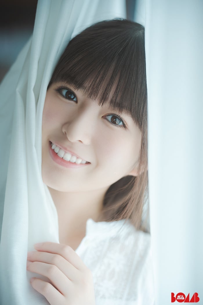 乃木坂46小川彩、近距離で自然体な姿「ボム」初ソログラビア登場【独占カットあり】