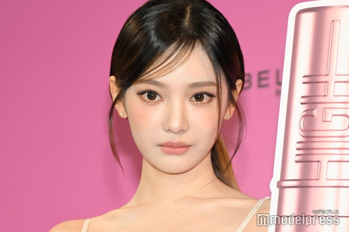 aespaニンニン、美くびれ&美脚チラリ…抜群スタイル際立つショット多数公開「着こなせるのすごい」「神ウエスト」