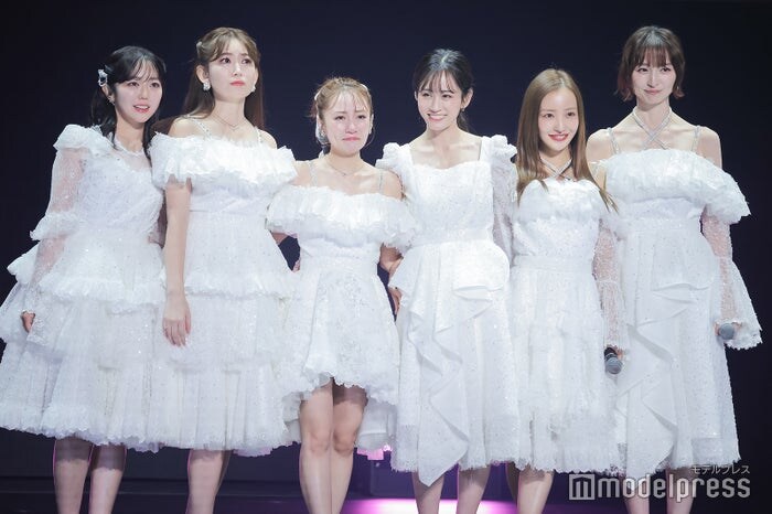 AKB48 20周年記念公演千秋楽、前田敦子「桜の木になろう」独唱で幕開け 高橋みなみ・小嶋陽菜ら1期生との歌唱で歓声＆すすり泣く声も