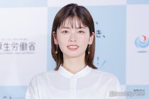 小芝風花、美脚透ける黒タイツ×ミニ丈ボトムスコーデ「大人っぽい雰囲気」「可愛くてかっこいい」