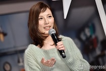 加藤あい、カーディガン×ミニ丈コーデから輝く美脚「骨格から綺麗」「おしゃれ上級者」と反響