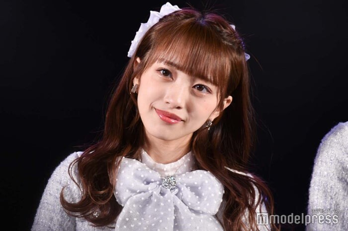 卒業発表のAKB48向井地美音、平成ギャル風ショーパンからスラリ美脚「伝説級に可愛い」「二度見した」の声
