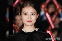 今田美桜、夜のディズニーで胸元開放ドレス姿披露「プリンセスみたい」「お城が霞む美しさ」絶賛の声