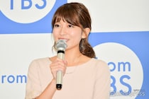 元TBS山本里菜アナ、結婚式でのドレス姿公開 夫と寄り添うショットに「可愛すぎて見惚れる」「お似合いの2人」の声 2022年に結婚発表