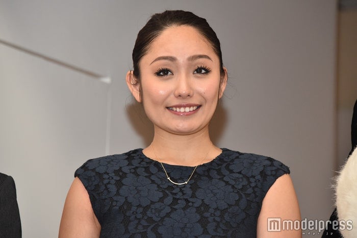 安藤美姫、胸元開放ドレスで大人の色気放つ「目を奪われた」「攻めてる」と熱視線