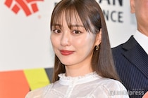 内田理央「珍しくミニスカ」美脚ライン際立つコーデ公開「新鮮で素敵」「何頭身？」と反響