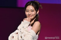 水戸由菜（みとゆな）ミニスカ制服＆メイド服…ドラマ「修仲」オフショットに反響「似合ってる」「可愛すぎ」