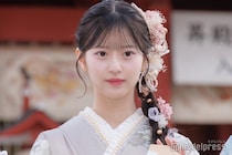 AKB48初“研究生センター”、膝上ミニで美脚披露 クリスマスマーケット満喫写真に「スタイル抜群」「おしゃれで可愛い」と反響