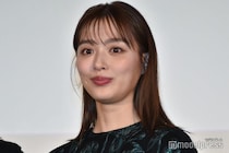 内田理央、ヒョウ柄ミニスカ×タイツ姿でディズニー満喫「可愛さレベチ」「冬コーデ素敵」と反響