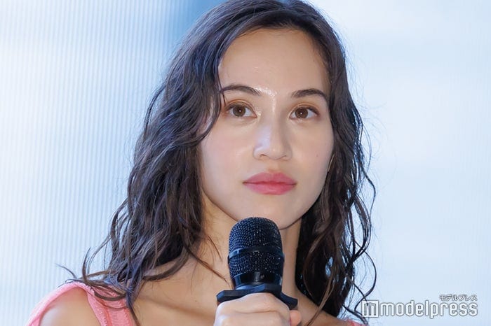 水原希子、タイト服でボディラインくっきり「攻めてる」「流石の着こなし」と反響