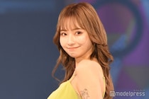 ぴょな“超ミニ丈”で美太もも全開「一瞬穿いていないのかと」「スタイル良すぎ」の声