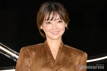 倉科カナ、オフショルコーデで大人の魅力解放「ドキドキする」「イルミネーションより美しい」の声