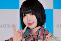 あの、黒ワンピで美脚スラリ クリスマスショットに「脚綺麗すぎ」「色白で憧れ」と絶賛の声