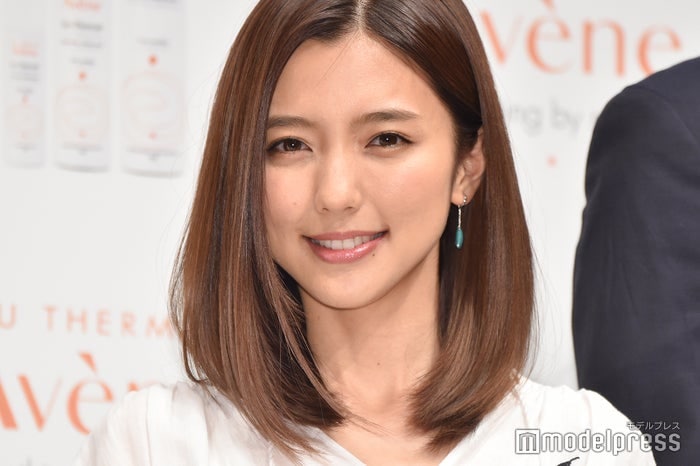 真野恵里菜「すっかり恒例の」クリスマス家族写真公開「お子さん大きくなってる」「幸せ溢れてる」と反響