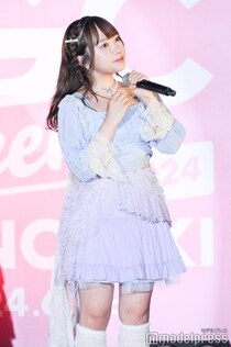 むくえな・むく、ミニスカ×タイツで美脚際立つ冬コーデ「天使のよう」「可愛いが渋滞」と反響