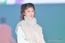 樋口日奈、“超ミニ丈”で色白美脚全開「スタイル良すぎ」「透明感すごい」と絶賛の声