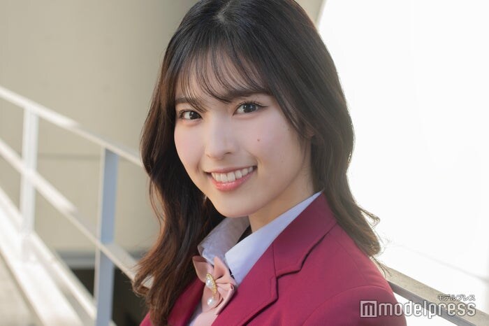 「今日好き」村谷はるな、へそ出しコーデでほっそりウエストチラリ 地元でのショットに「華奢で憧れる」「スタイル神」の声