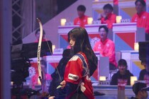 池田エライザ「プレッシャーアーチェリー」で驚きの1射 中村倫也からも「頼りになる」【大晦日オールスター体育祭】