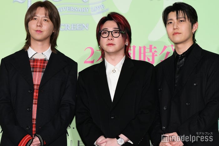 Mrs. GREEN APPLE大森元貴、ノーメイクで「フェーズ3」突入後初の生配信登場 オフ感溢れる3人の姿に反響相次ぐ「素ミセス最高」「お肌ツヤツヤ」