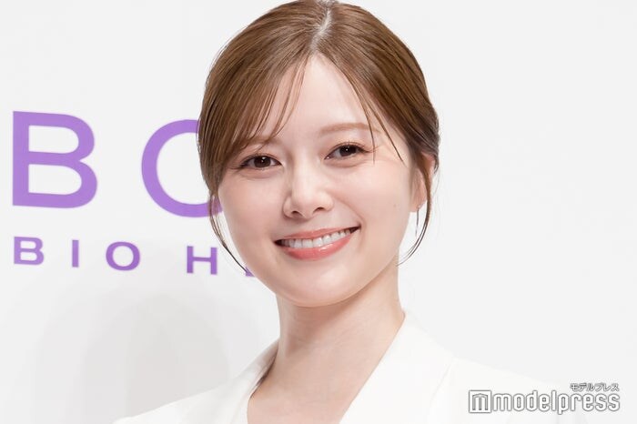 白石麻衣と「おせち食べてゲームしてカウントダウン」人気歌手が年越しの瞬間公開「2人とも可愛すぎ」「素敵な関係」反響続々