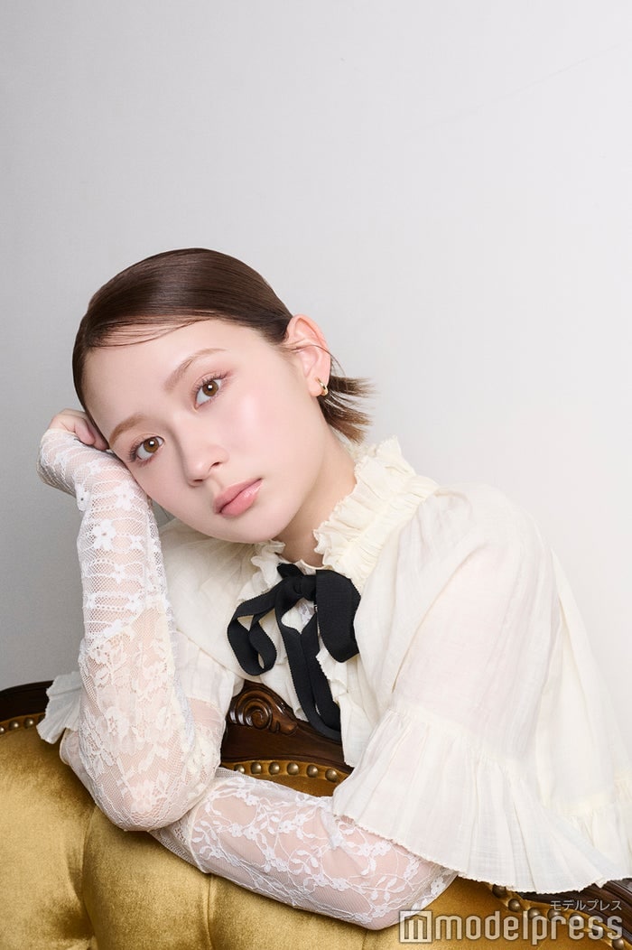 畑芽育、バラエティ・ラジオでの“ありのまま”に隠された母親からの言葉「クレヨンしんちゃん」ひまわり役バズへの思いも【モデルプレスインタビューVol.2】