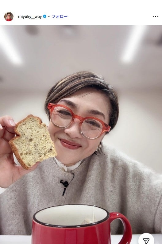 香坂みゆき、父親を顔出し 親子散歩ショットに「笑顔がそっくり」「優しそうなお父様」の声