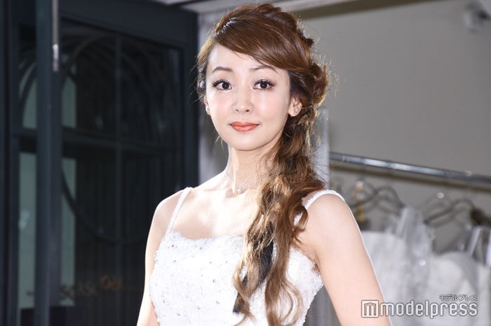 神田うの、ハワイでカウントダウンを過ごした人気タレントに反響「娘ちゃん同士の会話可愛い」「ニックネーム素敵」