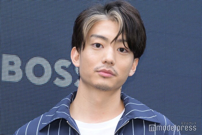 伊藤健太郎「新しい家族」との2ショット公開「優しい顔になってる」「まだ小さくて可愛い」と反響
