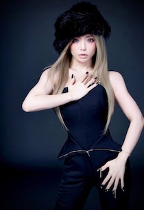 浜崎あゆみ、公演中のステージ落下事故を説明・謝罪「我々チーム内の連携ミスにより」経緯を報告