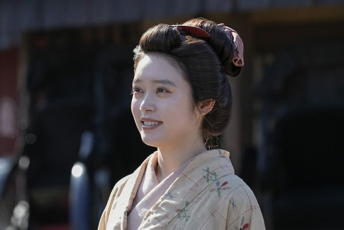 高石あかり、夫役のトミー・バストウは「フィーリングが合う方」トキを演じる上での“初めての感覚”も【「ばけばけ」インタビュー】