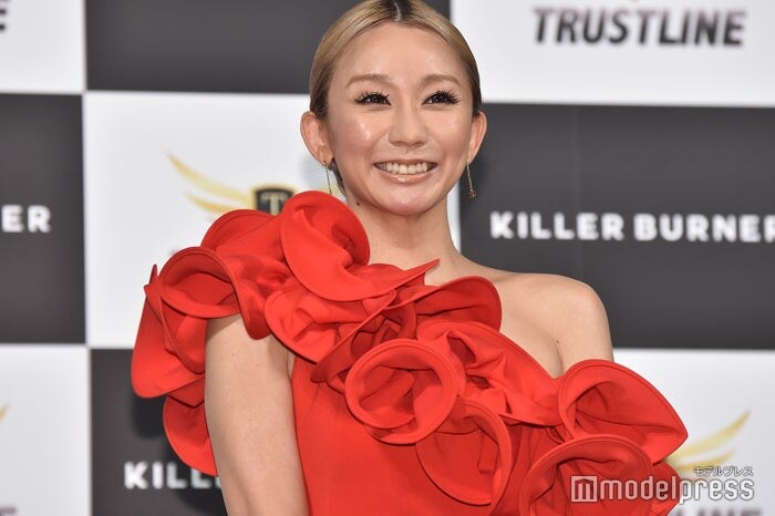 倖田來未「これでも10センチほどある厚底履いてました」人気K-POPグループとの“身長差ショット”に反響相次ぐ