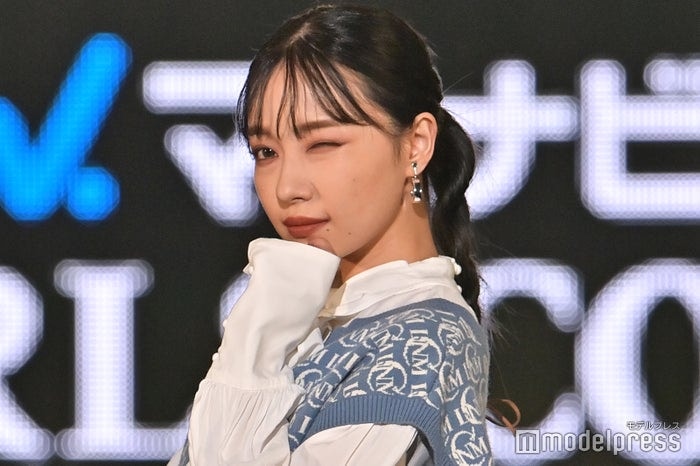 元NMB48村瀬紗英、黒タイツで美脚際立つ 山口旅満喫ショットに「彼女感すごい」「自然体で素敵」と反響