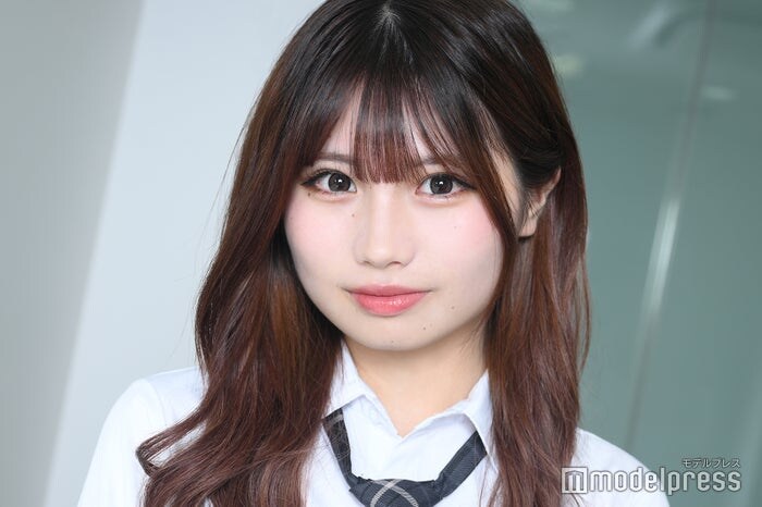 「今日好き」藤田みあ、美脚際立つミニボトム姿 初詣コーデに絶賛の声「脚真っ直ぐで綺麗」「憧れのスタイル」