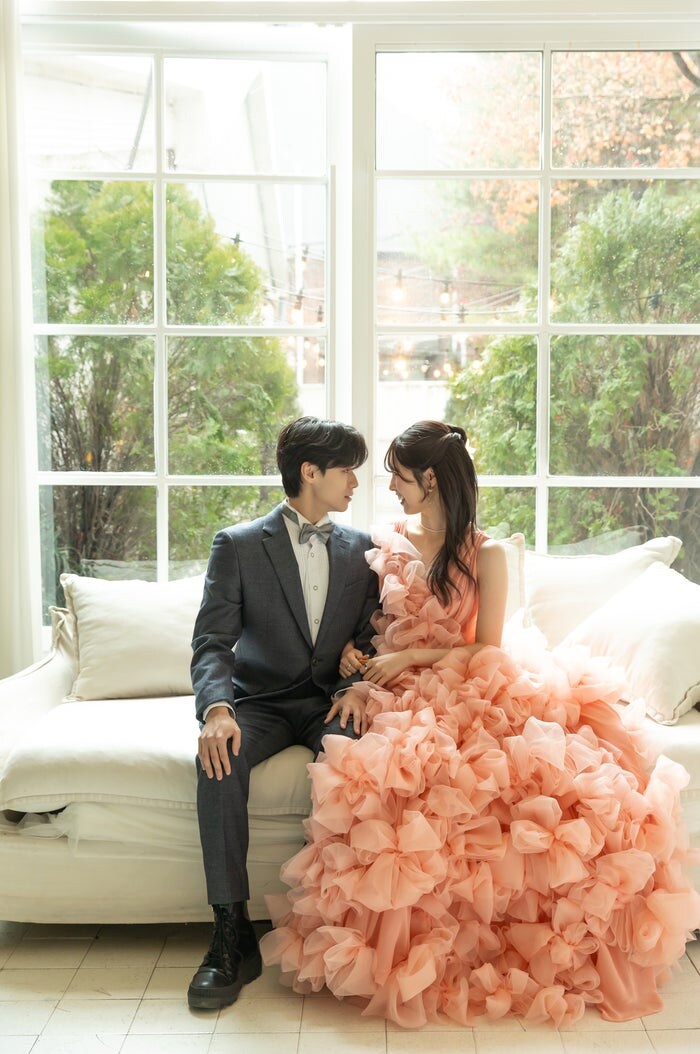 「今日好き」“たくはる”林田拓也&村谷はるなカップル、ドレス&タキシード姿で見つめ合い ソウルで1年記念デート「綺麗すぎるからめっちゃ緊張した」