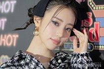 中町綾、タイで大胆肌見せ ベアトップミニワンピ姿に「女神」「憧れのスタイル」と反響