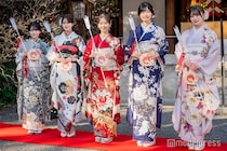 【乃木坂46新成人】振袖・髪飾りのこだわりポイントは？5人それぞれの装いに注目