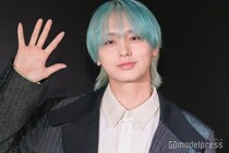 Hey! Say! JUMP伊野尾慧、青髪で雰囲気ガラリ ナレーション収録前にはメンバーと会話