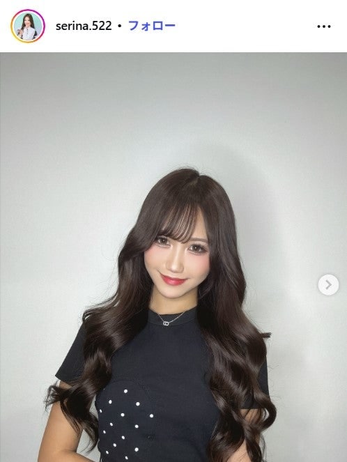 「今日好き」佐藤芹菜、プリーツミニスカからスラリ美脚「ファッションセンス抜群」「脚長い」と反響