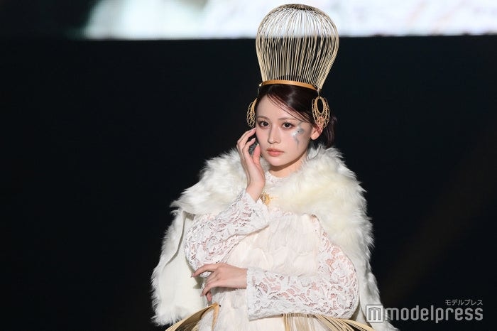 CANDY TUNE立花琴未、竹細工スカート&ヘッドドレス姿で個性派ランウェイ「二度見した」「着こなせてるのすごい」【TGCしずおか2026】