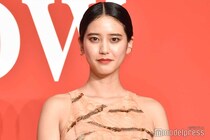 山崎紘菜、ほっそり美脚＆圧巻オーラ際立つモデルショット公開「存在感凄い」「凛とした美貌」と反響