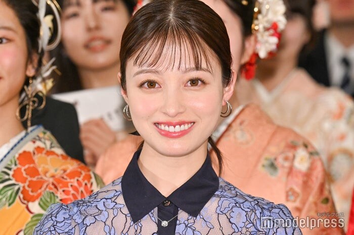 橋本環奈、港区「二十歳の集い」サプライズ登場に歓声沸く新成人にメッセージも「自分の言葉が未来を形作っていくと思う」