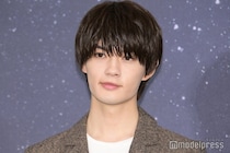 M!LK佐野勇斗「ずっと憧れてた車に乗れたぞ」運転席ショットに驚きの声「左ハンドルかっこよすぎ」「映画みたい」最初に助手席乗せた人も明かす