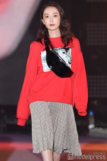 白洲迅の妻・竹内渉、長男2歳誕生日に親子ショット公開「娘ちゃん目がクリクリ」「3人とも可愛い」の声