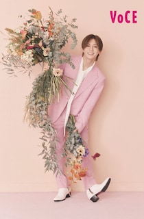 Hey! Say! JUMP山田涼介、ピンクスーツ＆花束で多彩な表情見せる プライベートでハマっている趣味とは