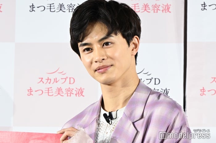 超特急・草川拓弥、ピンクのだるまに目&まつ毛入れ「載せないでほしいんですけど」