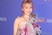 LiSA、パンクな衣装＆網タイツで美脚スラリ「最高にクール」「唯一無二のオーラ」と反響