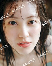 櫻坂46松田里奈、コテージのバスタブで火照った表情 1st写真集封入特典解禁【まつりの時間】
