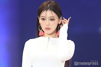 せいせい、変形ハイレグ水着で砂時計ボディ披露「セクシーすぎて直視できない」の声